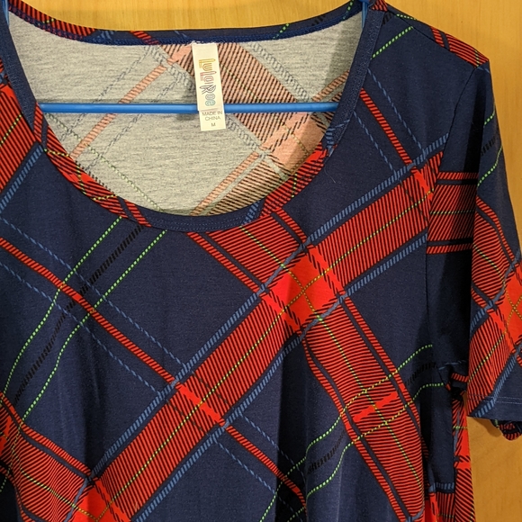 LuLaRoe Perfect T - Picture 4 of 4